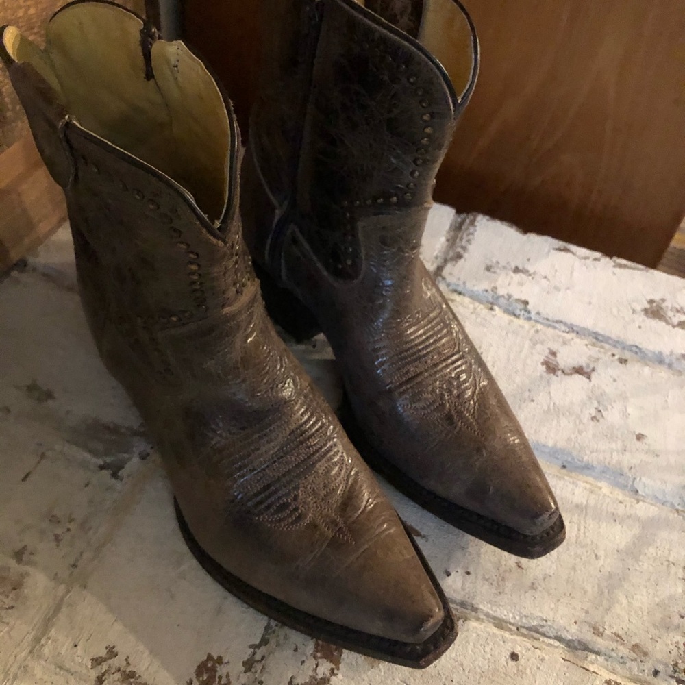 Sonora women’s size 6.5 boots
